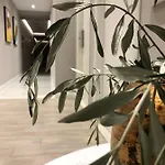 Oresti Center Szálloda 3*