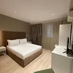 Oresti Center Szálloda 3*
