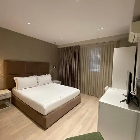 Oresti Center Szálloda 3*