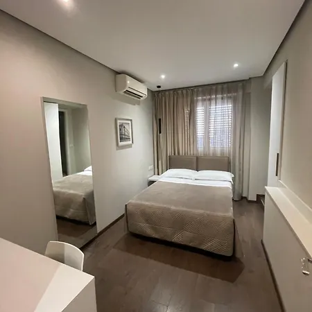 Oresti Center Szálloda 3*