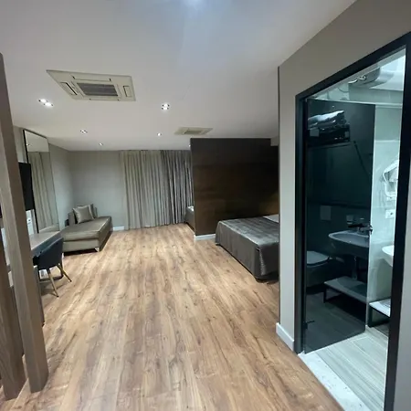 Hotel Oresti Center 3*