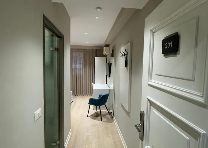 أوريستي سينتر 3* تيرانا