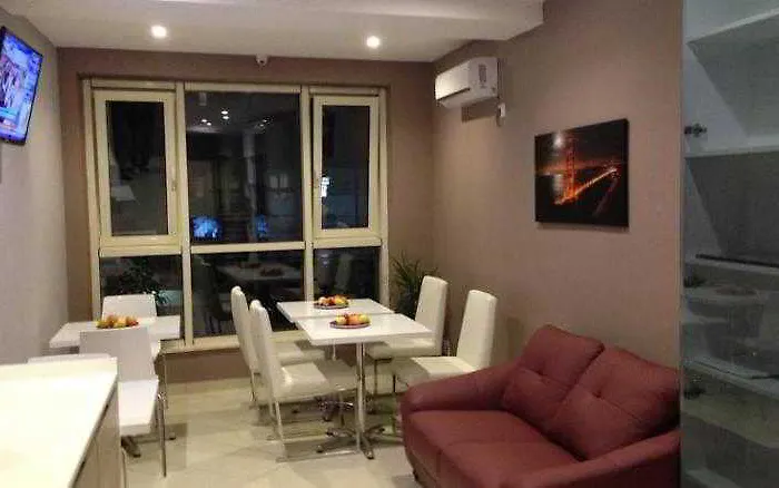 أوريستي سينتر فندق