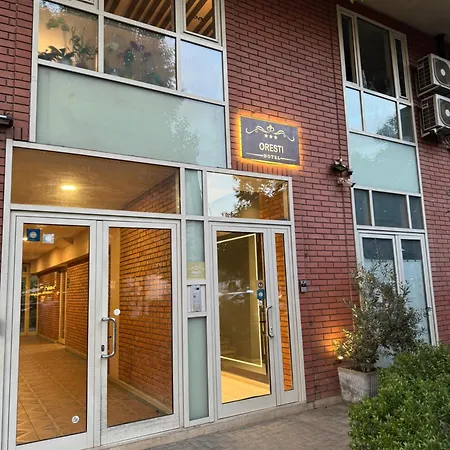 מלון Oresti Center 3*