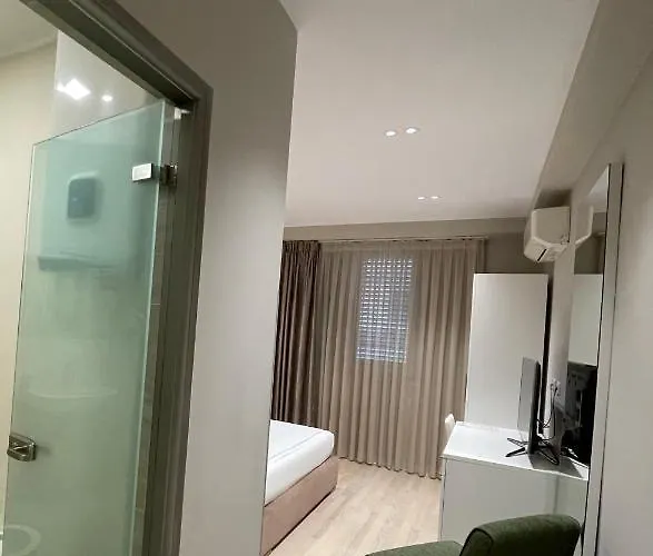 奥雷斯蒂中心酒店 酒店 地拉那